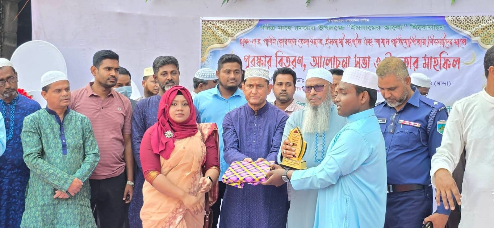 নওগাঁর মান্দায় পুরস্কার বিতরণ, আলোচনা সভা ও ইফতার মাহফিল অনুষ্ঠিত